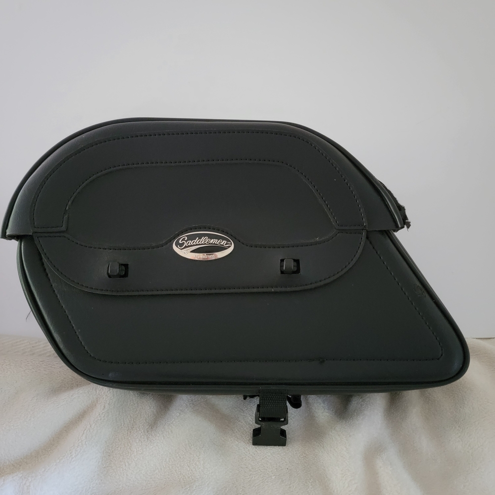 Saddlemen Small Left Side Black Motorcycle Saddlebag Slant Criusin